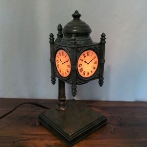 Marshall Fields Quoizel State Street Chicago Tiffany Clock Accent Lamp Q198Y